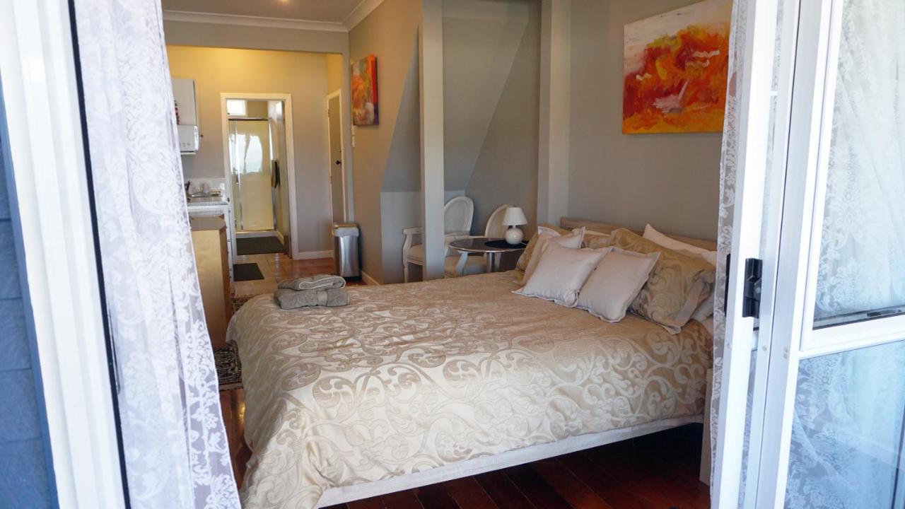 Nana Glads Beachfront Accommodation Whitianga Bagian luar foto
