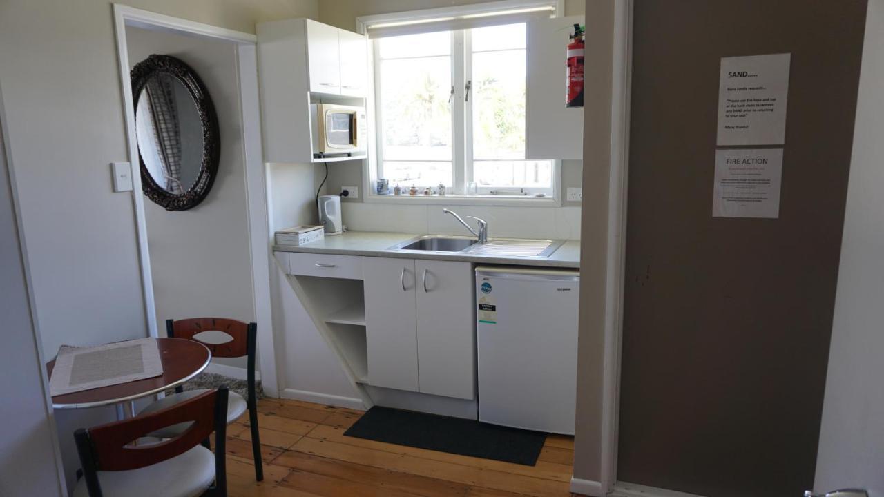 Nana Glads Beachfront Accommodation Whitianga Bagian luar foto